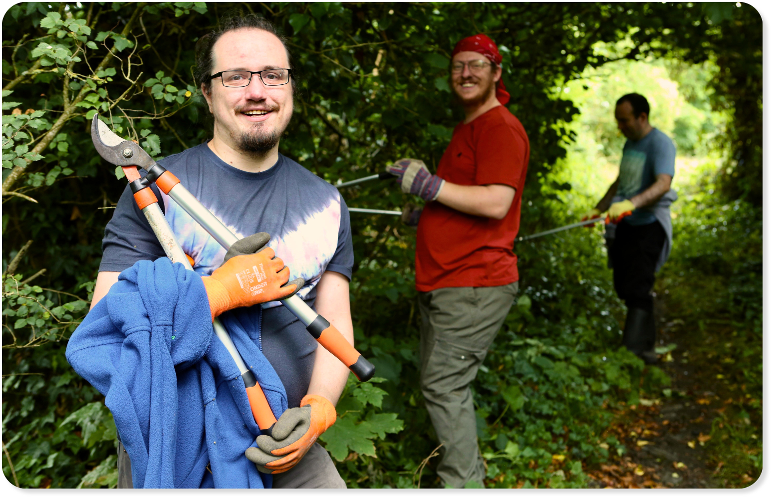 Celyn, project officer, with participants cutting hedges at Porthkerry Park